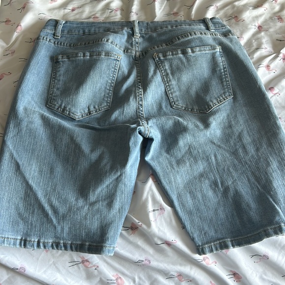 Forever 21 Denim Shorts - 33 - Picture 3 of 3